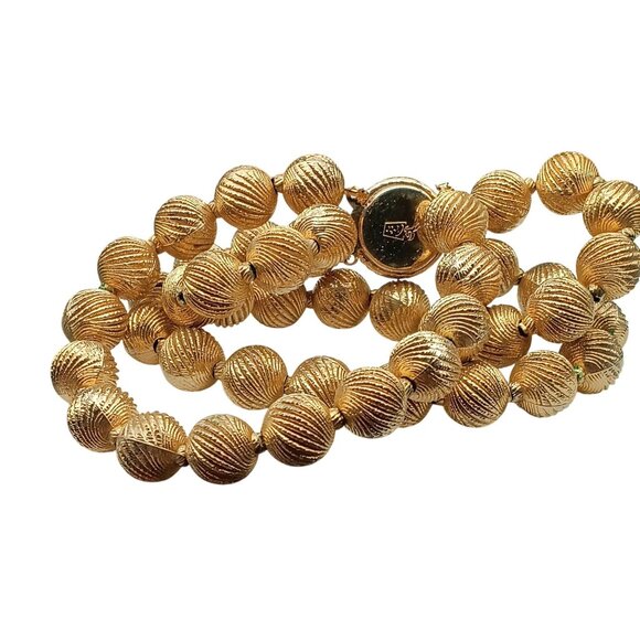 Vintage Pegasus Coro Fluted Bead Triple Strand Bracelet with Decorative Box Clas - Picture 5 of 6